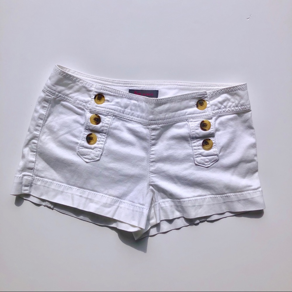 White shorts with buttons